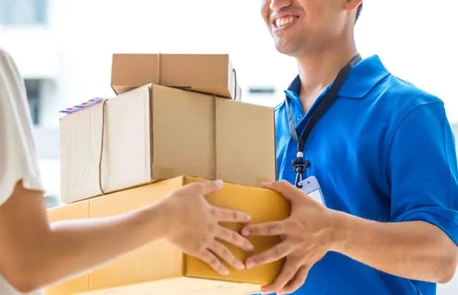 Vận chuyển qua các đối tác uy tín (DHL/FedEx) kèm theo mã theo dõi.